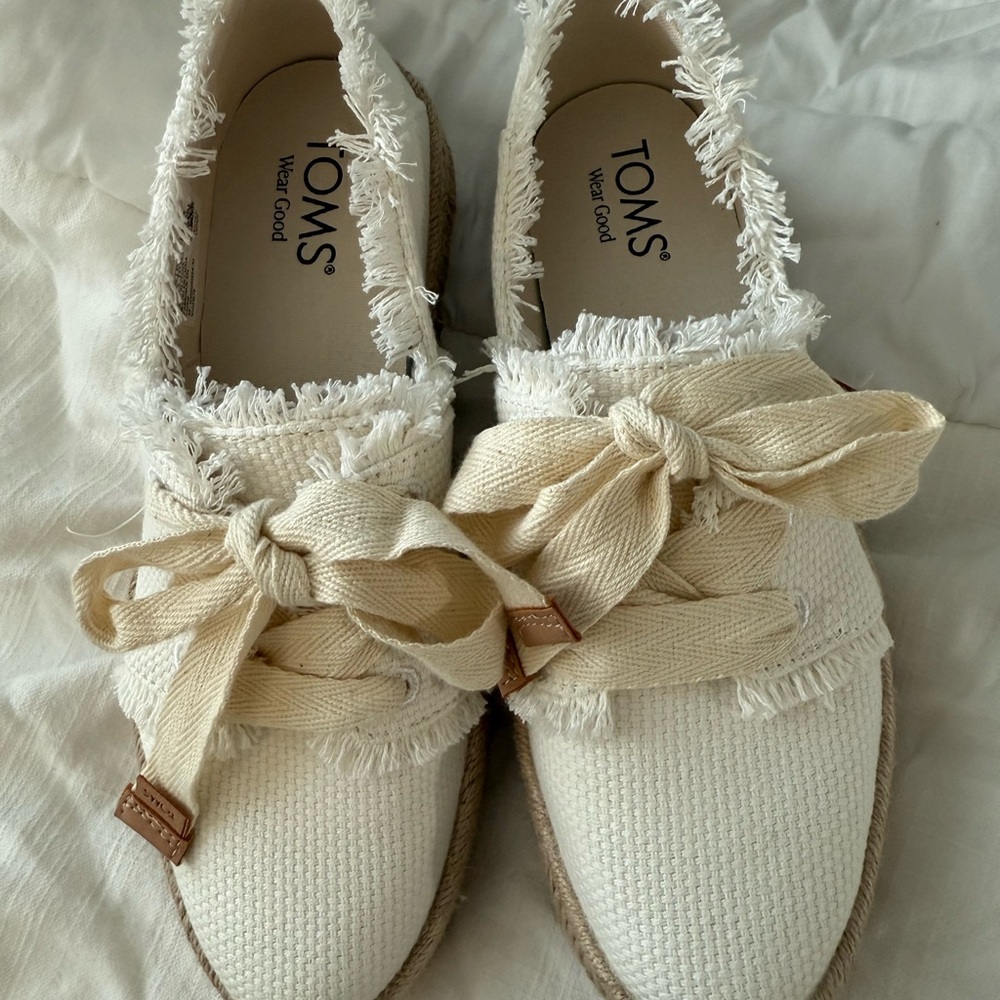 Toms Cream Espadrilles with Bow Detail NEW! Never used!